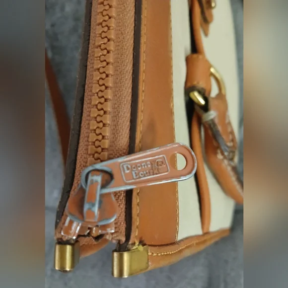 Vintage Dooney & Bourke Crossbody - Picture 8 of 16